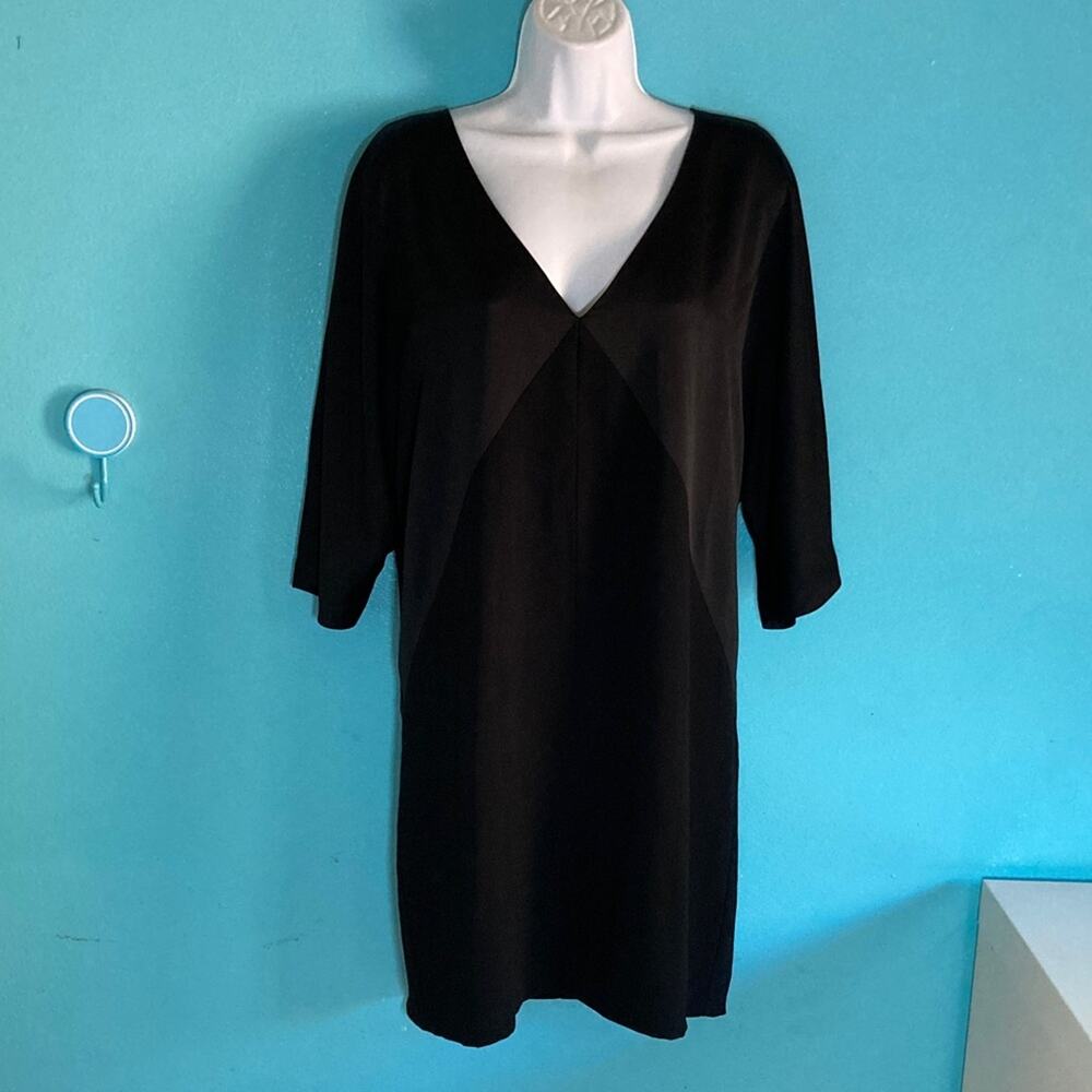 Trina Turk Size 10 Dolman Half Sleeve Black Shift Dress Lined with Rear Zipper